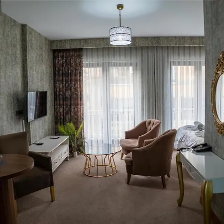 My Palace Airport מלון